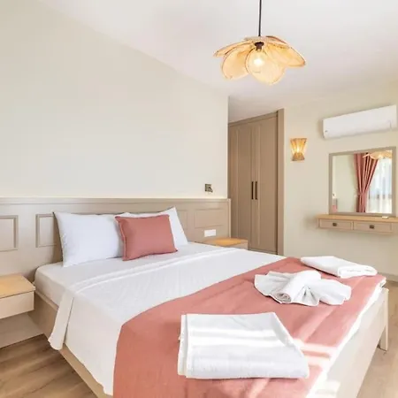 Marmaris'te Denize Yakin, Havuzlu Villa-awz172 Marmaris