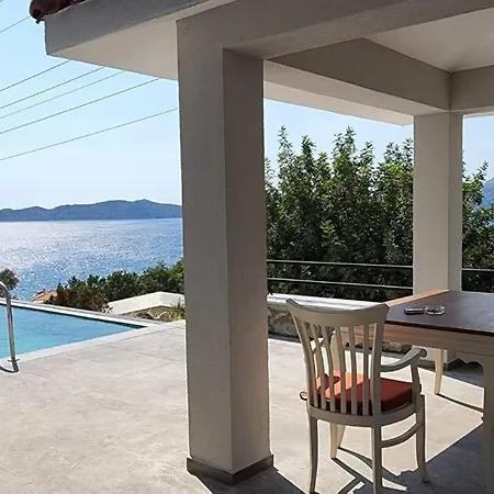 Marmaris'te Denize Yakin, Havuzlu Villa-awz172 Marmaris